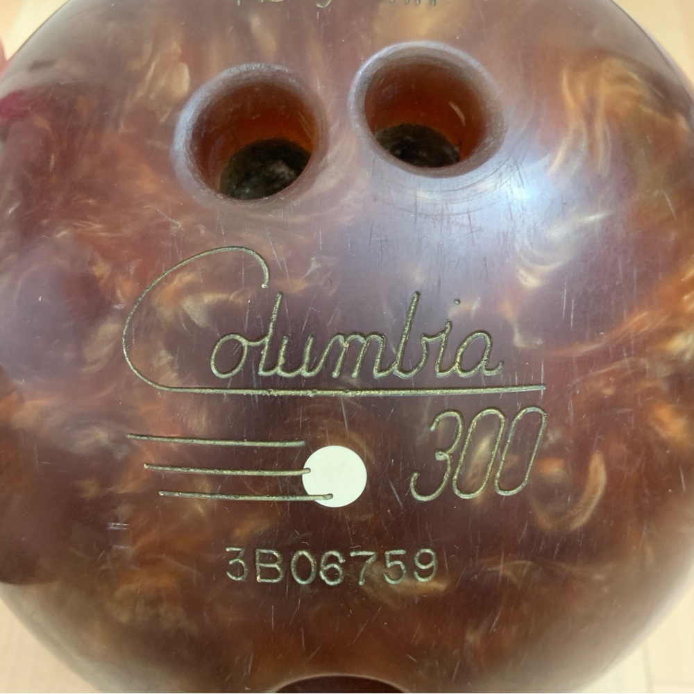 Vintage 1973 Columbia 300 Bowling Ball Caramel Swirl Spiral 13 Lbs Leather Bag